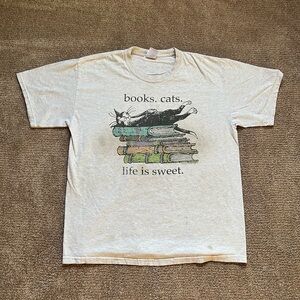 VTG 00’s / Y2K Books & Cat Artwork Grey Tee